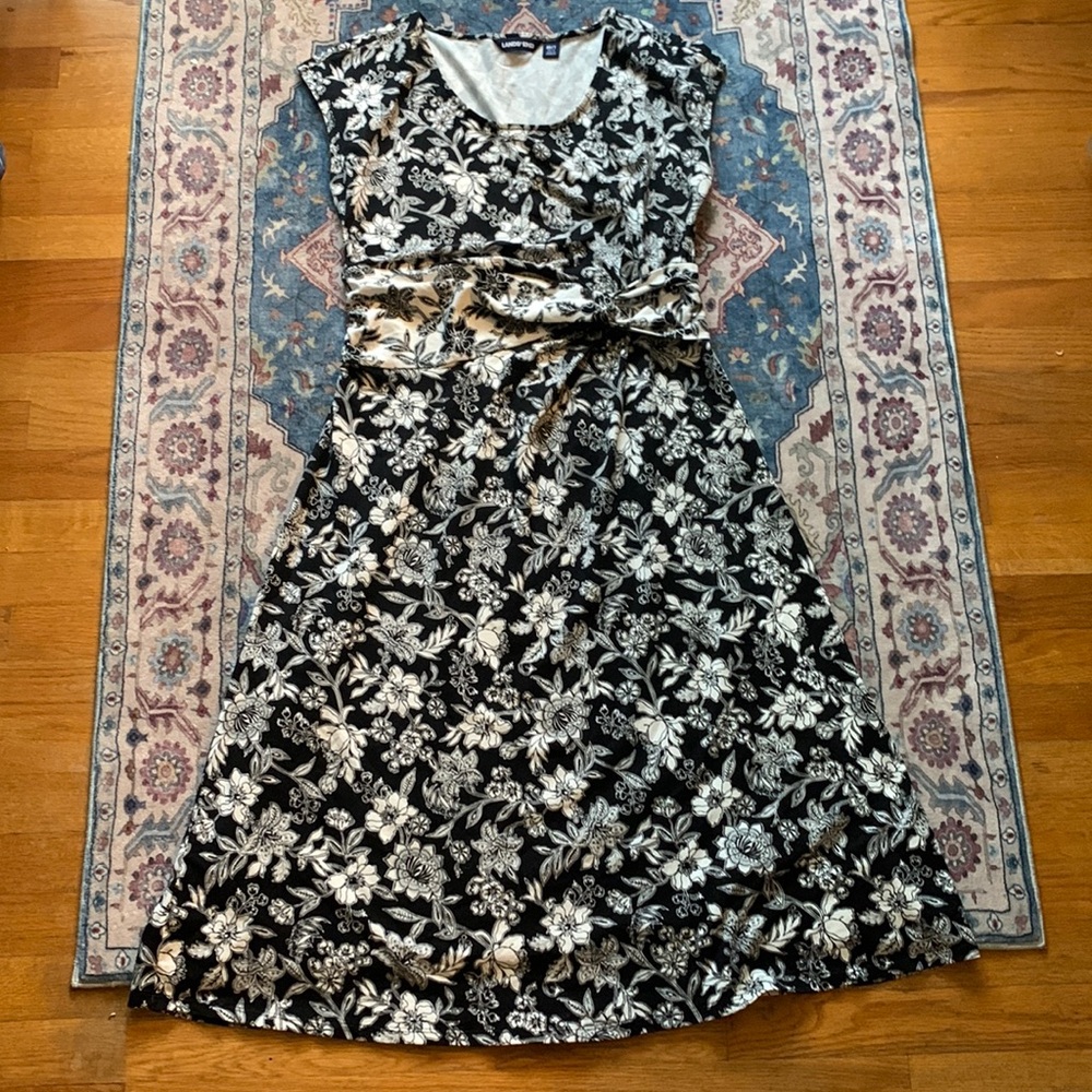 Landsend scoop neck midi dress with ruched waistband. Size medium Tall.